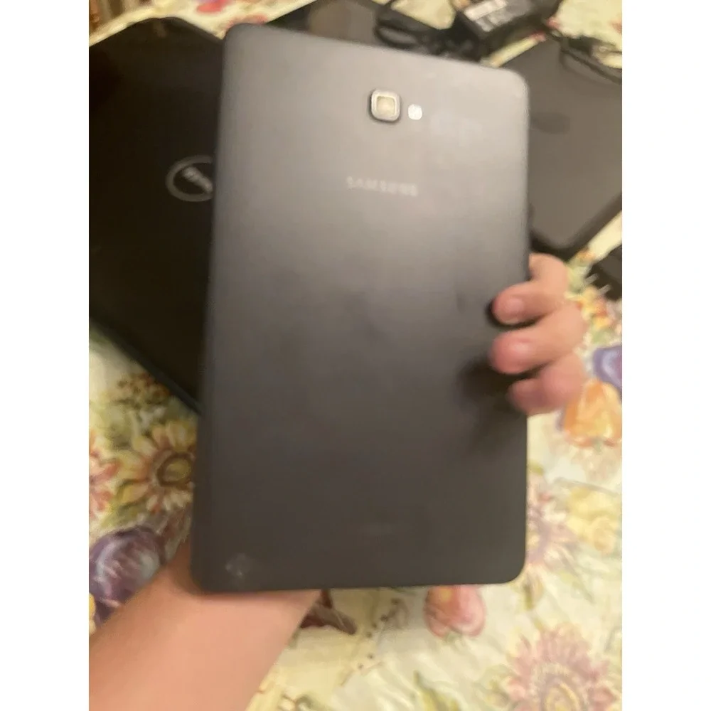 Lot of 4 devices for parts or repair. Apple - iPad - computer-Dell-Samsung